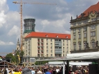 14:33 Im Vordergrund die Fans - im Hintergrund der Aufbau Ost