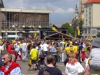 14:33 Das Ausschankzelt direkt vor der B�hne - etwas ungl�cklich (f�r die Fans)
